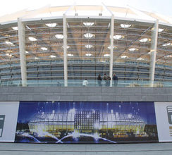 ДВА СТАДІОНИ ЗА ЖИТТЯ ЩЕ НІХТО...