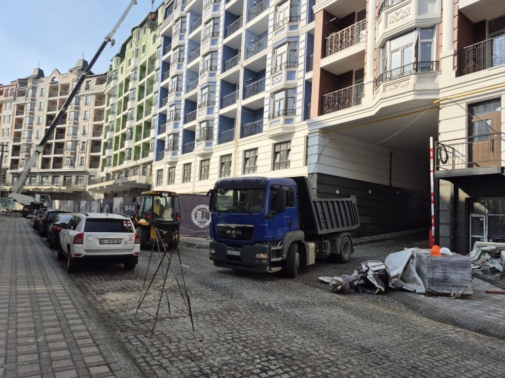 У ЖК ПОДОЛ ГРАД ТРИВАЮТЬ РОБОТИ З ОБЛАШТУВАННЯ ІНЖЕНЕРНИХ МЕРЕЖ ТА БЛАГОУСТРОЮ