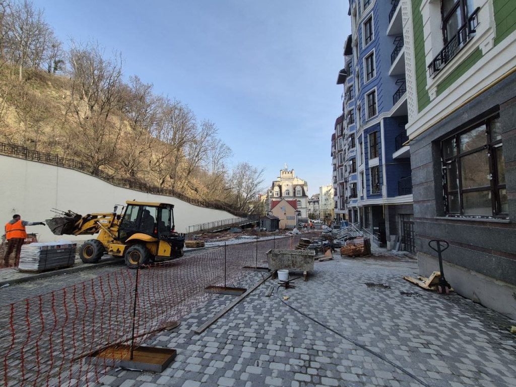 У ЖК ПОДОЛ ГРАД ТРИВАЮТЬ РОБОТИ З ОБЛАШТУВАННЯ ІНЖЕНЕРНИХ МЕРЕЖ ТА БЛАГОУСТРОЮ