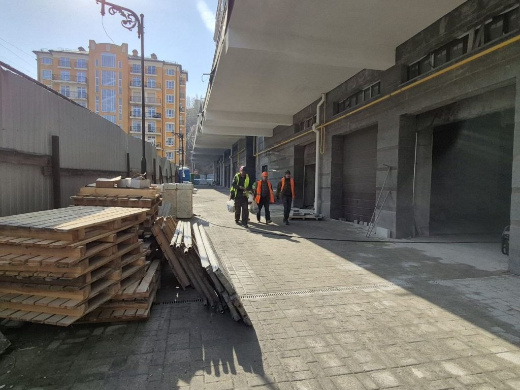 У ЖК ПОДОЛ ГРАД ТРИВАЮТЬ РОБОТИ З ОБЛАШТУВАННЯ ІНЖЕНЕРНИХ МЕРЕЖ ТА БЛАГОУСТРОЮ