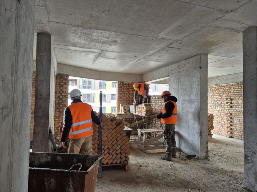 ЖК ОБЕРІГ-2: ТРИВАЮТЬ РОБОТИ З ОБЛАШТУВАННЯ БУДИНКІВ ТА ПІДГОТОВКА ІНЖЕНЕРНОЇ ІНФРАСТРУКТУРИ