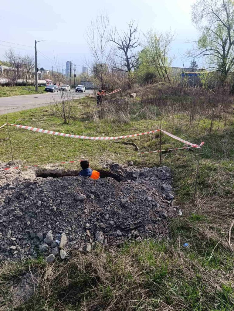 У СОЛОМ'ЯНСЬКОМУ РАЙОНІ ТРИВАЄ ПРОКЛАДАННЯ ЗОВНІШНІХ ЕЛЕКТРОМЕРЕЖ ДЛЯ ЖК МЕДОВИЙ ТА МЕДОВИЙ-2