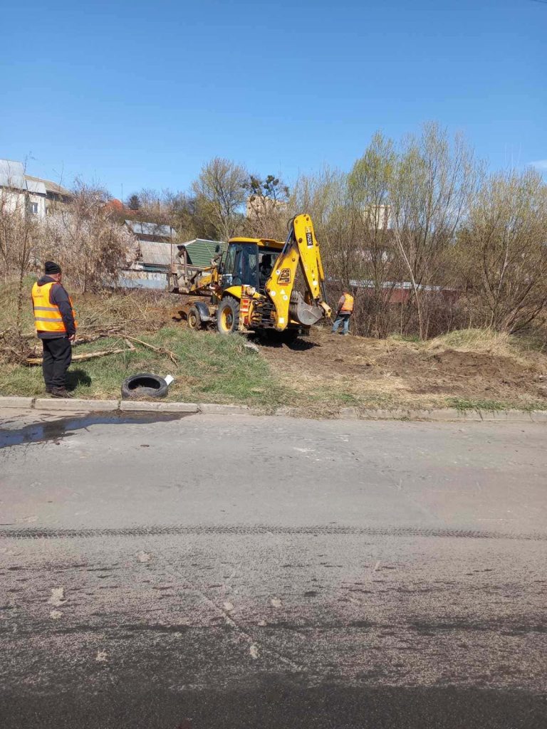 У СОЛОМ'ЯНСЬКОМУ РАЙОНІ ТРИВАЄ ПРОКЛАДАННЯ ЗОВНІШНІХ ЕЛЕКТРОМЕРЕЖ ДЛЯ ЖК МЕДОВИЙ ТА МЕДОВИЙ-2