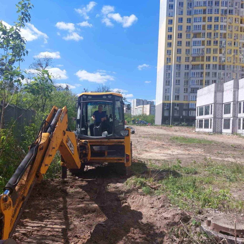 КИЇВМІСЬКБУД ПРИСТУПИВ ДО ВІДНОВЛЕННЯ БУДІВНИЦТВА СОЦІАЛЬНОГО ОБ'ЄКТА БІЛЯ ЖК МЕДОВИЙ